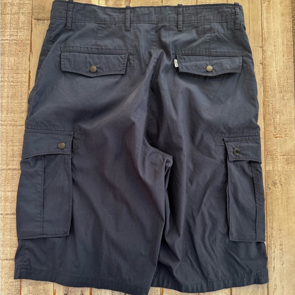 Levi's Women’s Dark Navy Cargo Shorts for Men - Picture 2 of 7